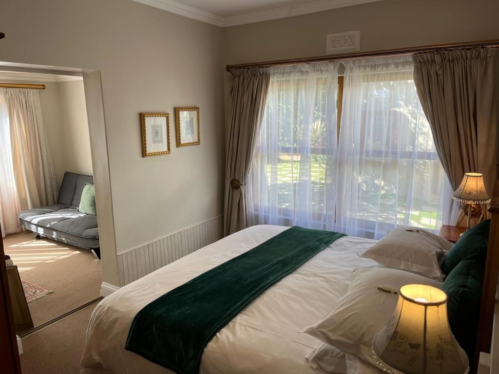 La Pension Guest House Oudtshoorn Ngoại thất bức ảnh